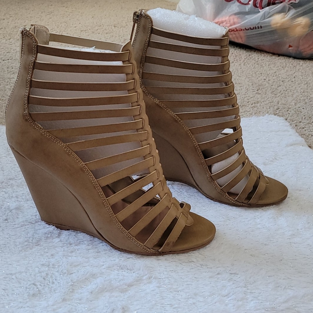 Steve Madden nude sandal size 8